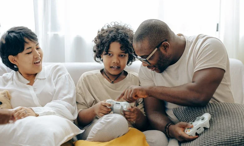 Nem hívtak meg az esküvőre, de otthont vártak tőlem: Egy anya története a családi kettős mércéről