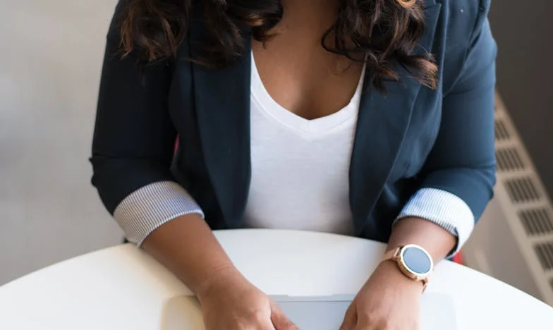 „Nincs bölcső, nincs pelenkázó, még egy cumisüveg sem” – Hazatérés a káoszba: Egy magyar anya vallomása