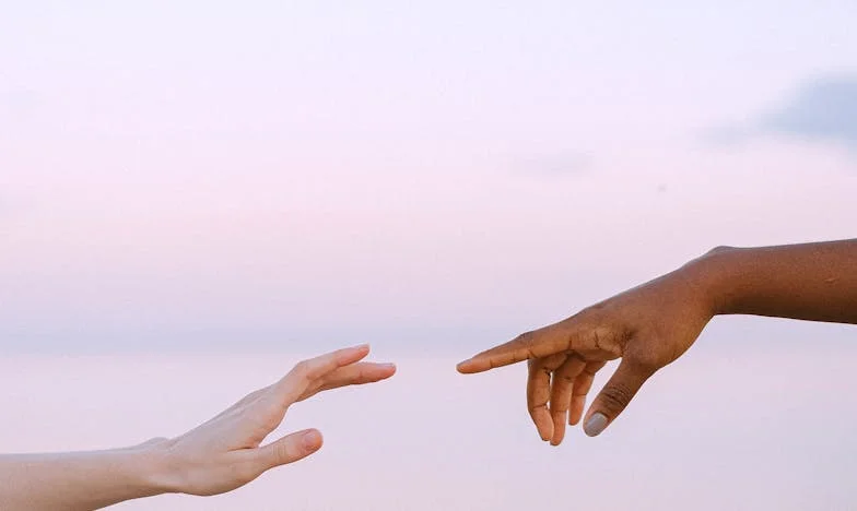 Cuando la traición lleva tu nombre: El día que mi amiga perdió su sueño en una oficina de Madrid