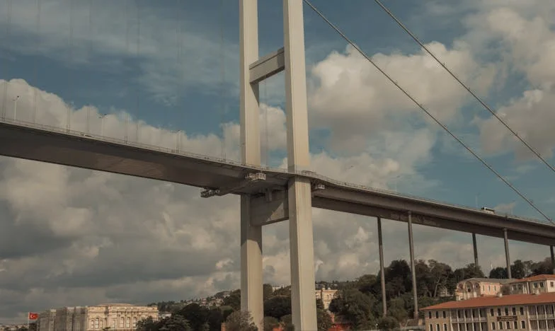 Entre la traición y la fe: Mi renacer en Madrid