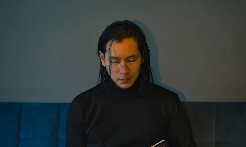 Cuando mi suegra me trajo un cubo de pepinos pasados: Verano bajo la sombra de las comparaciones familiares