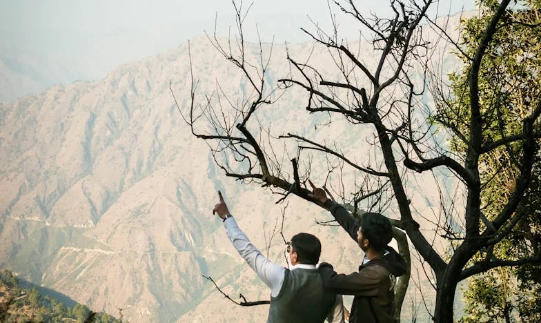 El silencio de la puerta azul: Recuerdos de una infancia marcada por la pobreza