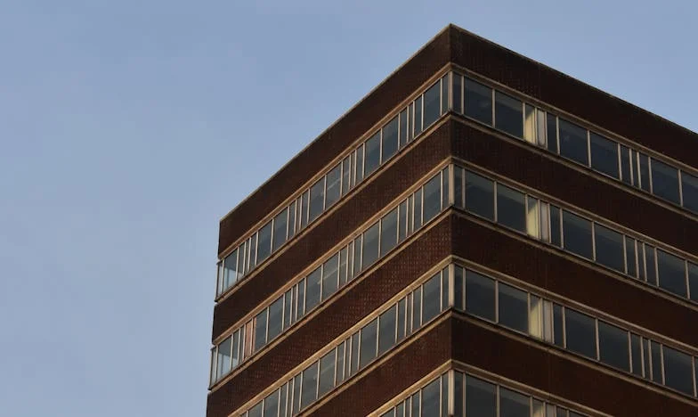 Entre dos fuegos: Cuando mi marido no puede decirle a su madre que no podemos tener hijos