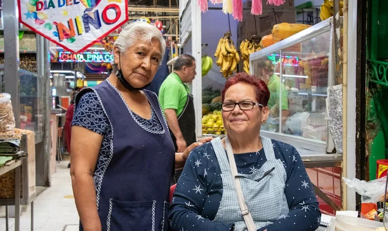 Nunca dejes entrar a una amiga soltera: la voz de mi madre y mi soledad