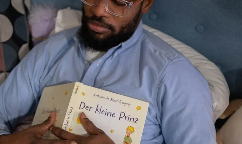 Un Ramo de Malentendidos: Entre Rosas y Silencios