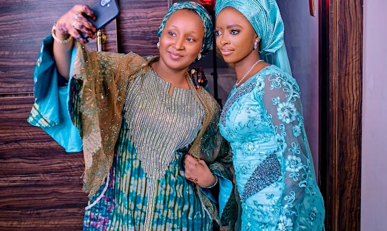 Entre dos fuegos: Mi lucha contra las reglas de mi suegra y el silencio de mi marido