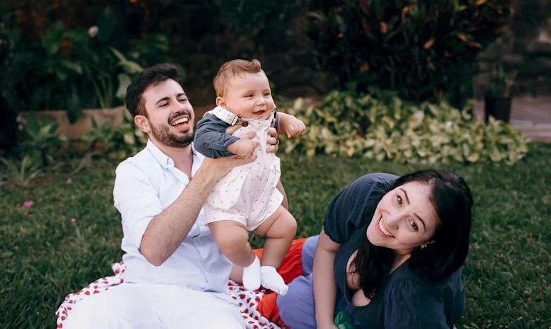 Lo que se dice cuando no escuchas: La traición de un amigo en la sobremesa