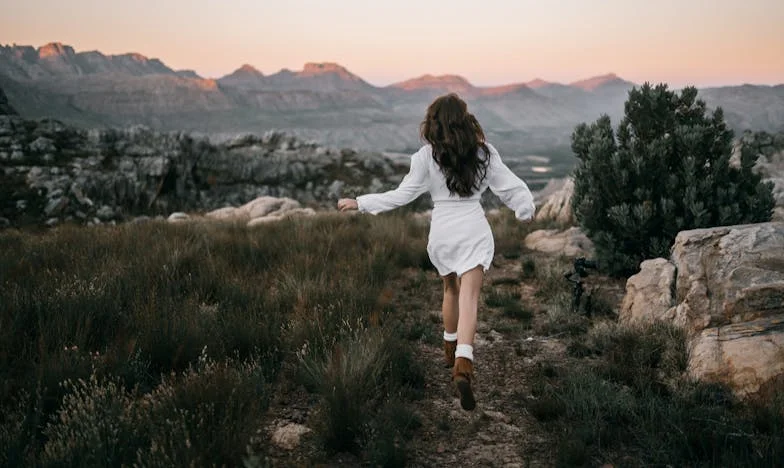 Cuando el teléfono duele: La historia de una madre y su hija distante en Medellín