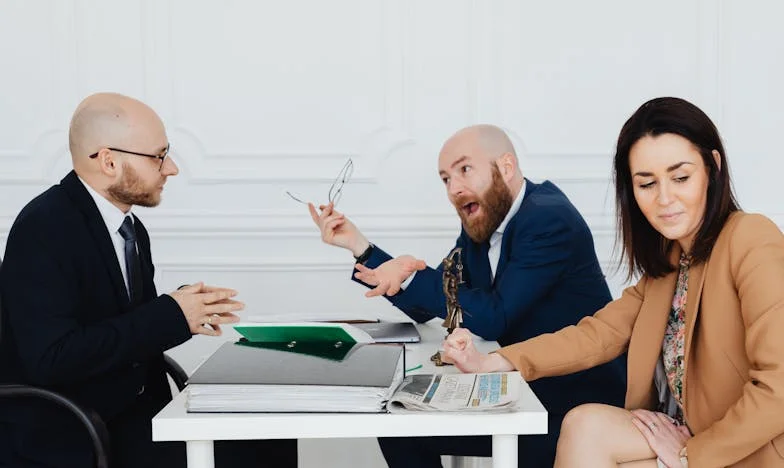 Diez años sin Lucía: Ecos de un amor perdido y un secreto familiar