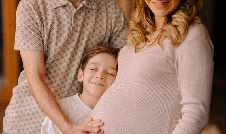 Eché a mi hijo de casa y me mudé con su esposa: una decisión que nadie entiende, pero que me salvó la vida