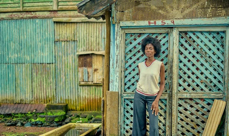 La Sombra de Mi Suegra: Un Almuerzo de Domingo que Cambió Mi Vida