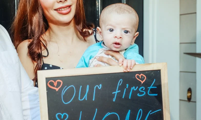 “Me acusó de mentir sobre mi embarazo por dinero” – Una cena familiar que lo cambió todo