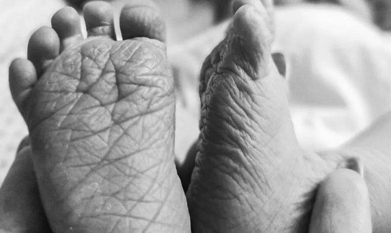 Mi hija se avergüenza de mí porque no puedo ayudarla económicamente: ¿De verdad el dinero vale más que el amor de una madre?