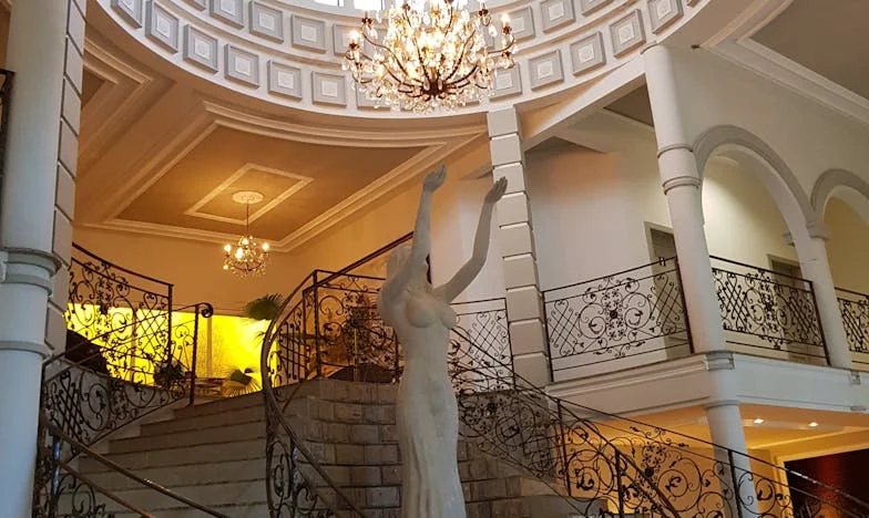 Viviendo en Casa Ajena: Cuando Deciden por Mí