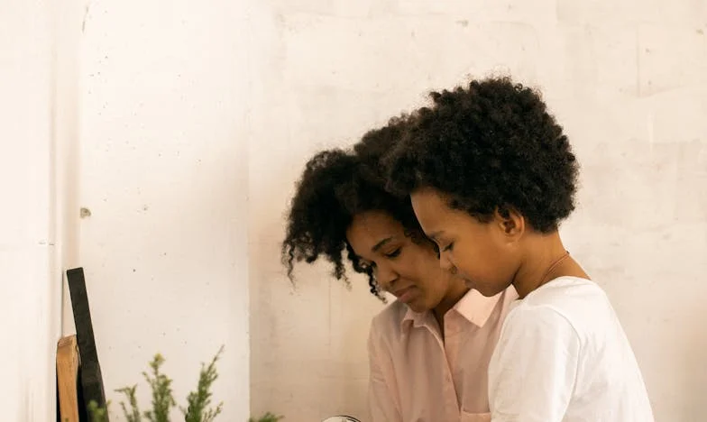 Más allá de las apariencias: La historia de Lucía en una familia rota