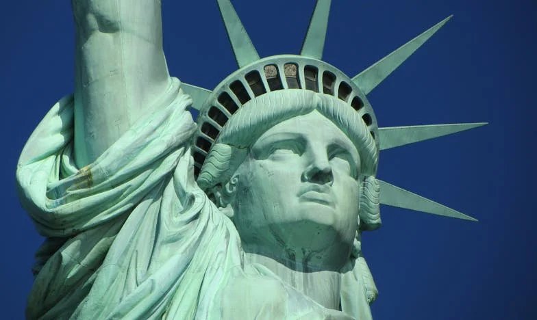 El precio del silencio: Cuando el mármol habló