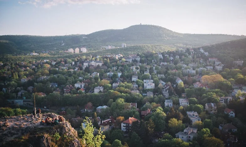 El secreto de la niñera: Vigilancia y redención en una mansión madrileña