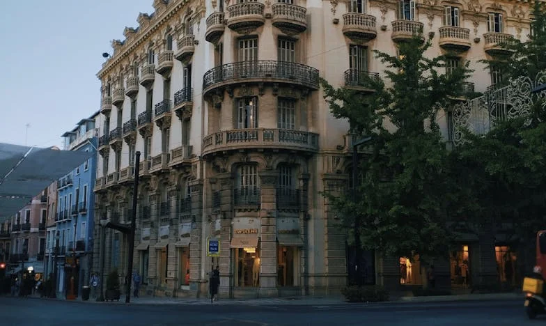 El secreto tras las puertas cerradas: Una noche que cambió mi vida