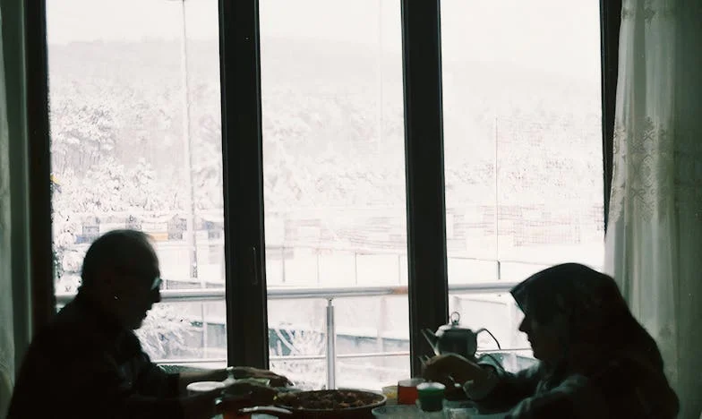 Entre lágrimas y oraciones: El viaje de una madre española para salvar a su familia