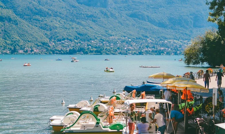 Kása para cenar y silencio tras la puerta: La historia de una familia madrileña