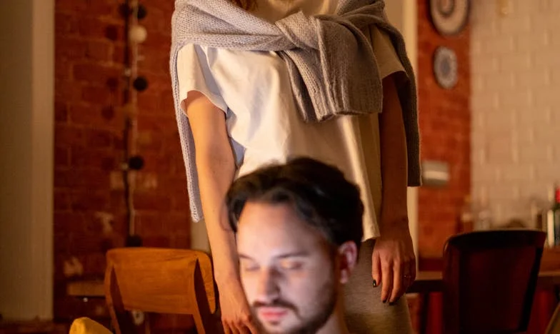 Mi marido decidió que su abuela debía mudarse con nosotros: cuando me opuse, hizo las maletas y dijo que nos divorciábamos