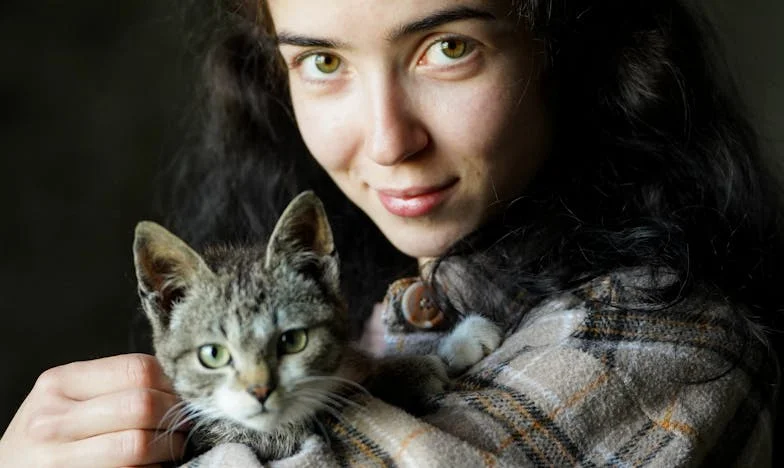 Salí de casa con una maleta rota cuando mi propio hijo me cerró la puerta en la cara