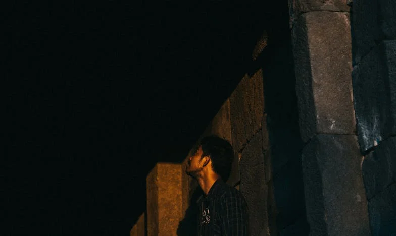 “¡Tienes que ponerlo todo a mi nombre! ¿Por qué le creíste? ¡Te está intentando estafar!”: El grito de mi hijo en una noche de invierno