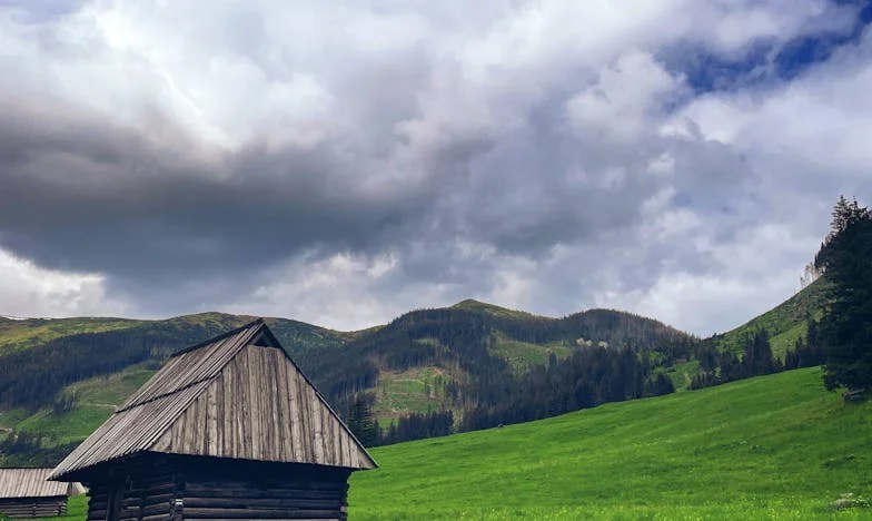 Cerraduras Nuevas, Viejas Heridas: El Regreso de Lucía a Casa