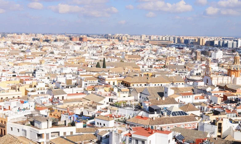 Cuando el hogar deja de ser hogar: La historia de Lucía en Sevilla