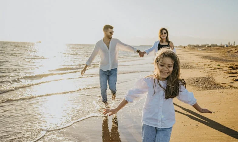 Ella murió vestida de blanco, pero sus mejillas aún estaban sonrojadas… el secreto oscuro de la boda perfecta