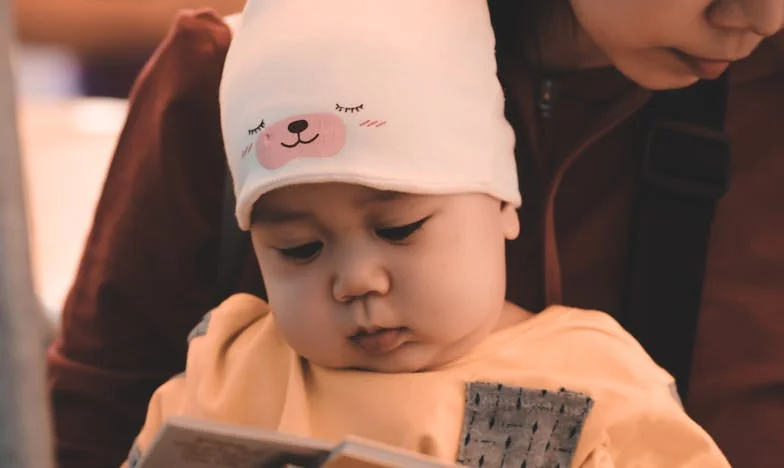 Renacer en la sombra: La historia de Carmen y Lucía