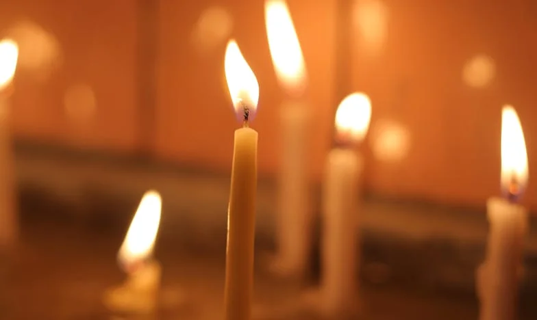 Das Brautkleid für fünf Euro: Eine Geschichte von Träumen, Stolz und Familiengeheimnissen