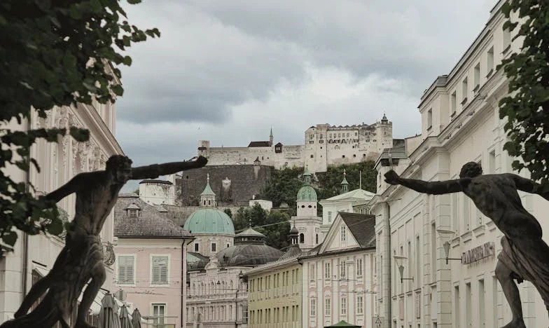 Zwischen Ziegelsteinen und zerbrochenen Träumen: Wer baut eigentlich meine Familie?