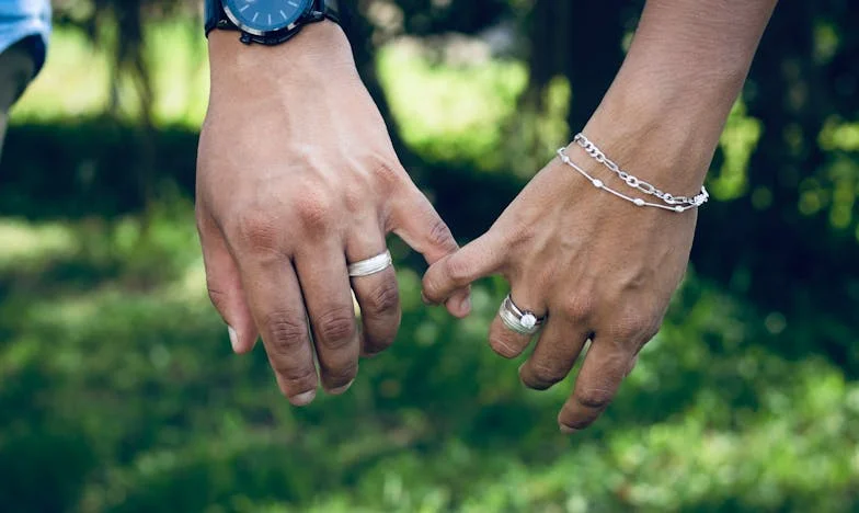 Prawda ukryta w czerwonych różach: Co wydarzyło się w dniu moich imienin?