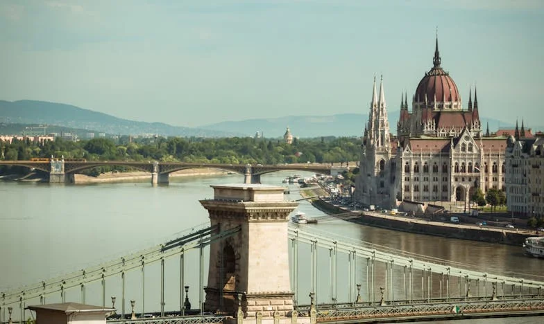 Cisza między nami: Matka, córka i tajemnica, która zmieniła wszystko