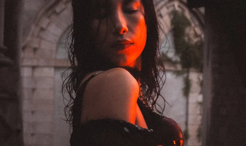 Między czterema ścianami: Gdy rodzina staje się zagrożeniem – moja walka o siebie