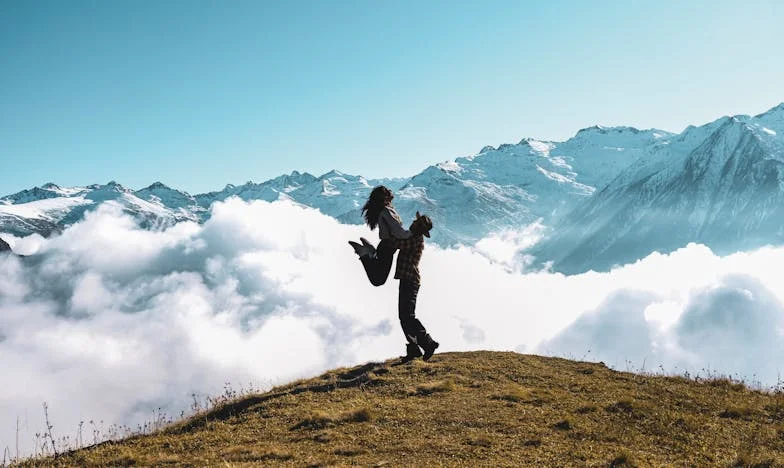 Między czterema ścianami: Kiedy rodzina staje się twoim największym wrogiem