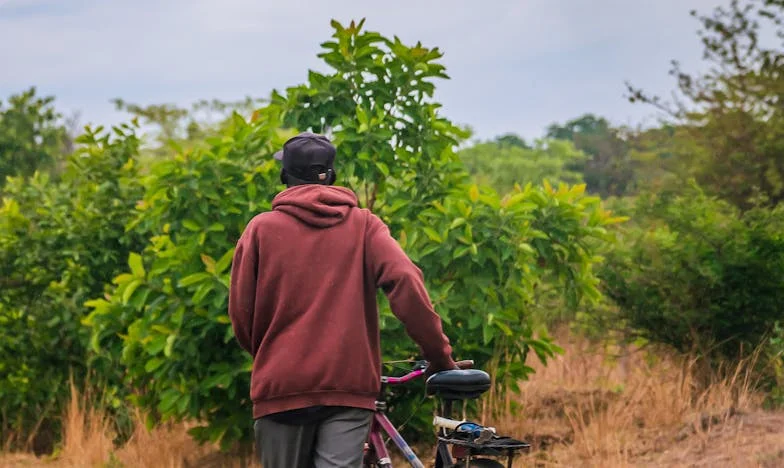 Między młotem a kowadłem: Gdy matka i mąż ciągną w różne strony