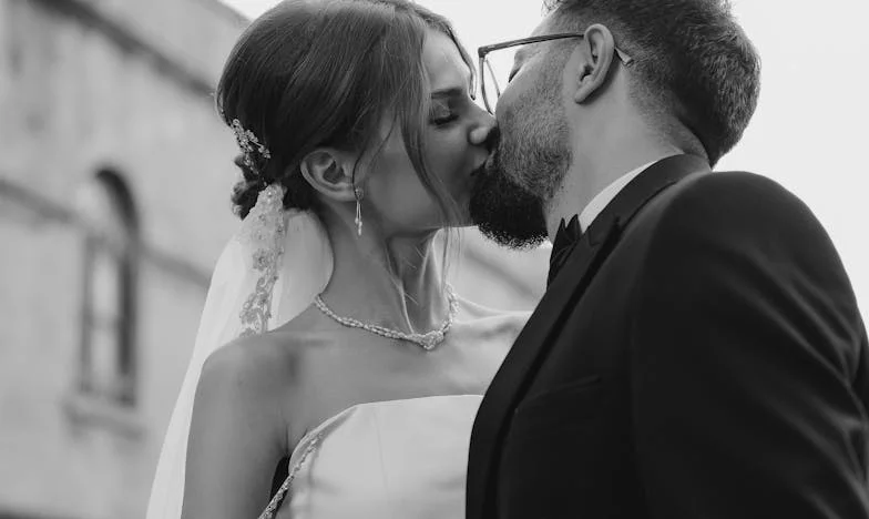 Między ścianami cudzych domów: Moja walka o własne miejsce w rodzinie męża