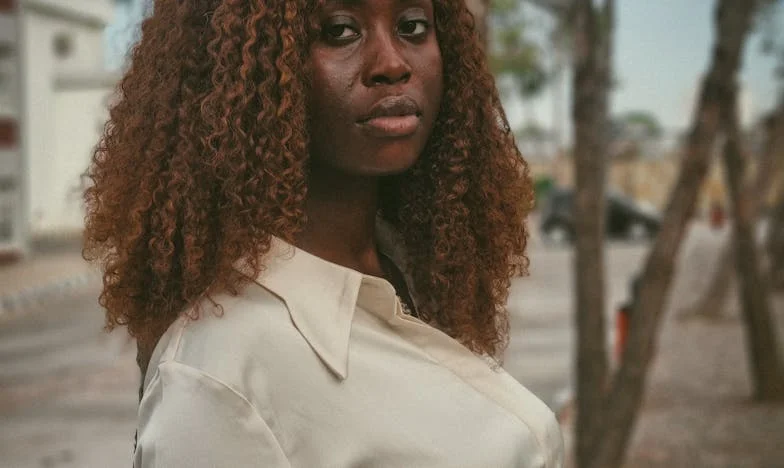 Cień pod dachem – opowieść o tym, jak rodzina może złamać i uleczyć serce