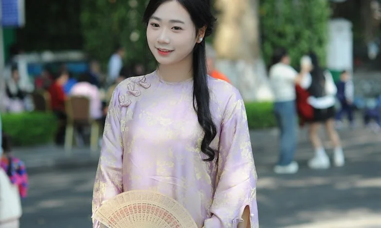 Kiedy przeszłość puka do drzwi: Moja pierwsza miłość, rodzinne sekrety i odbicie w oczach nieznajomej