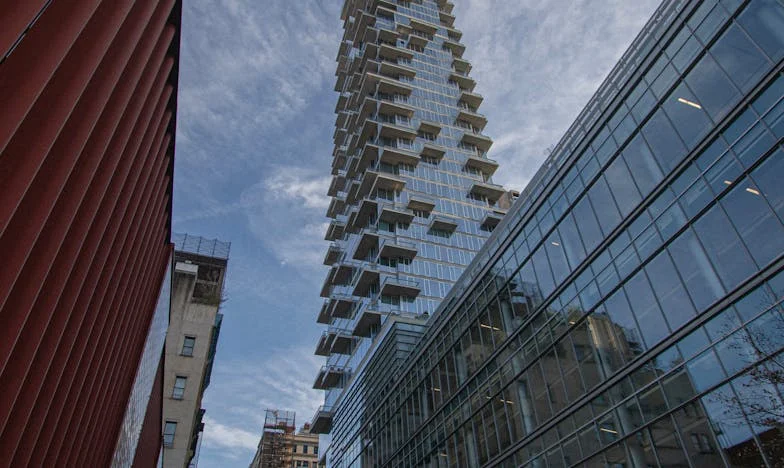 Między młotem a kowadłem: Moja walka o sprawiedliwość w rodzinie Kowalskich