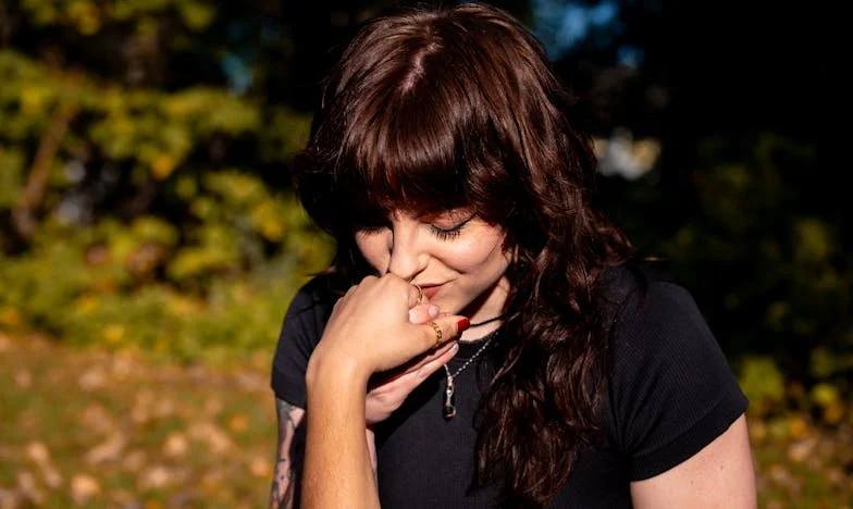 Między ziemniakami a miłością: Opowieść o teściowej, synowej i rodzinnych sekretach