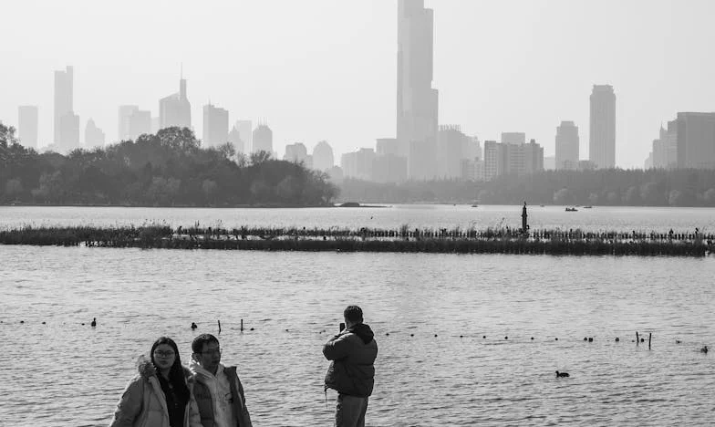 Nie jestem służącą mojej teściowej – Opowieść o walce o własne życie