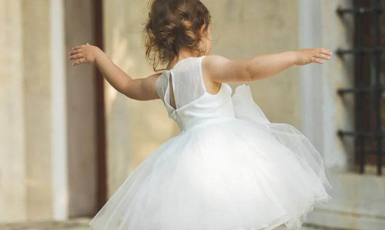 Nieproszona na wesele, ale oczekiwana jako wsparcie: Dwoistość rodzinnych oczekiwań