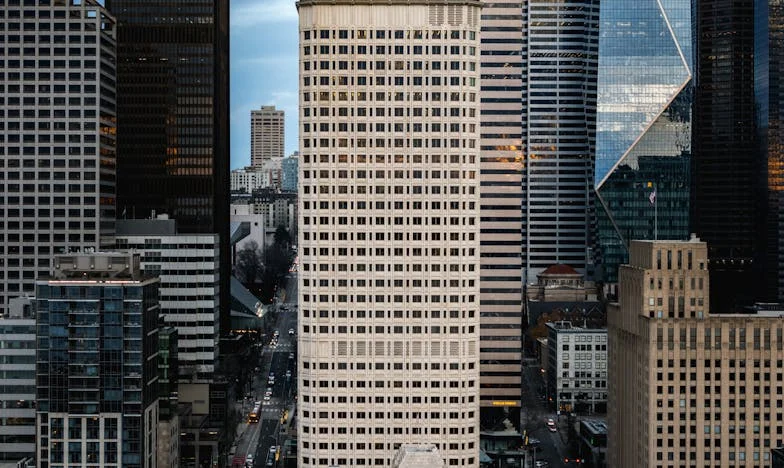 Pod powierzchnią ciszy: Historia matki, która patrzy, jak jej syn tonie w toksycznym małżeństwie