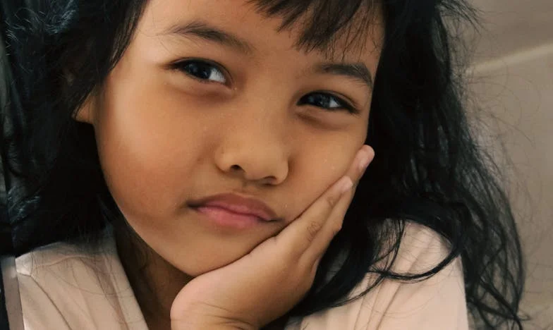 Spacer po nieznanej ulicy: Opowieść o zagubieniu, rodzinie i nadziei