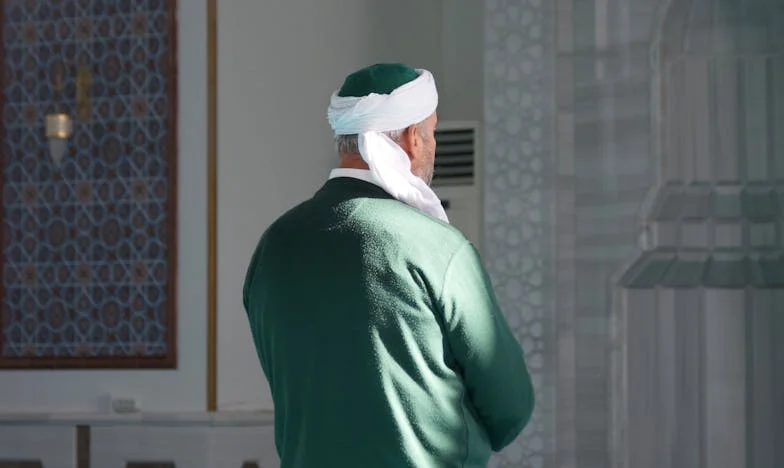 Spotkanie o Zmierzchu: Powrót do Przeszłości i Cień Niewypowiedzianych Słów