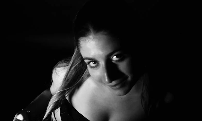 Zdrada wśród przyjaciół – jak jedna decyzja zniszczyła naszą paczkę