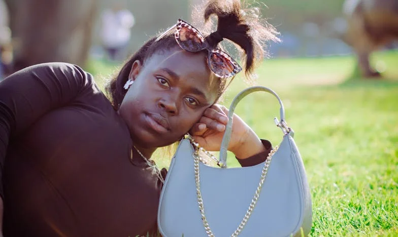 Dwa razy do prawdy: Opowieść o zaginionych bliźniakach i jednej kobiecie, która musiała wybrać między sercem a sumieniem